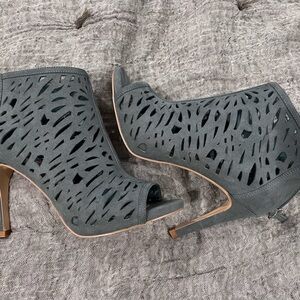 White House Black Market (WHBM) Heels (sz 7)